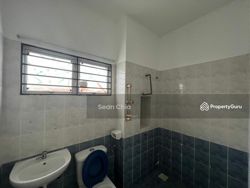 For Sale - Newly Refurbished 2sty Semi D 32x75 Freehold Aman Perdana Klang